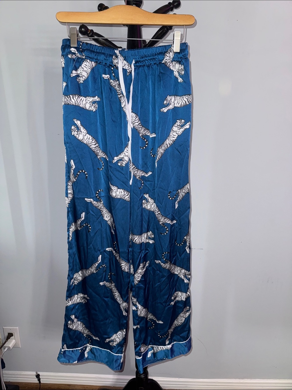 Blue Wide-Leg Tiger Print Lounge Pants 29.T